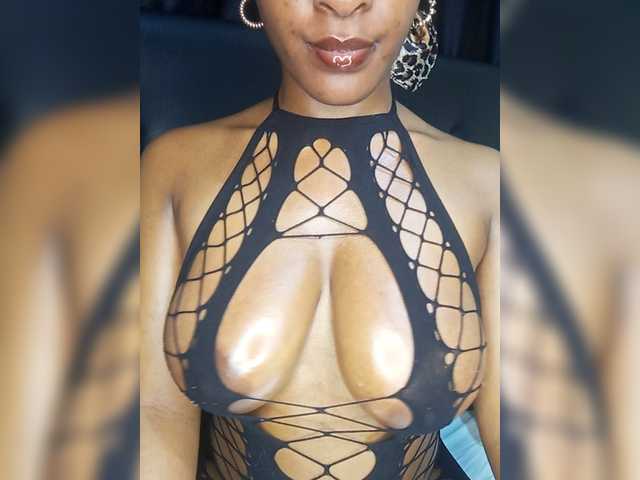 Sweet-Aura live cam on BongaCams