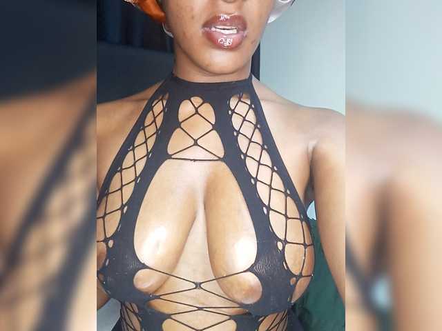 Sweet-Aura live cam on BongaCams