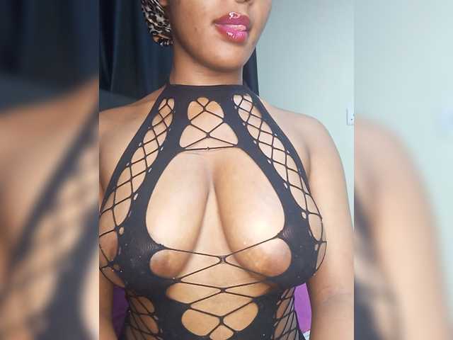 Sweet-Aura live cam on BongaCams