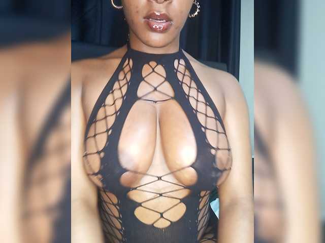 Sweet-Aura live cam on BongaCams
