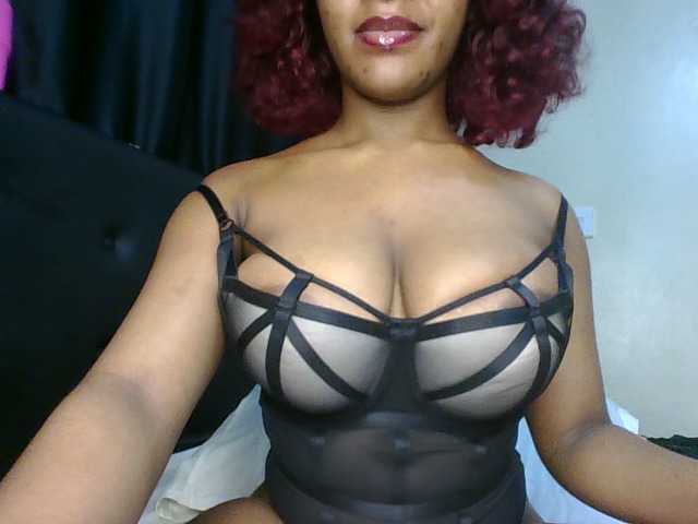 Sweet-Aura live cam on BongaCams
