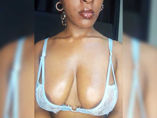 Sweet-Aura live webcam show