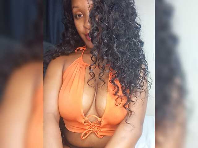 Sweet-Aura live cam on BongaCams