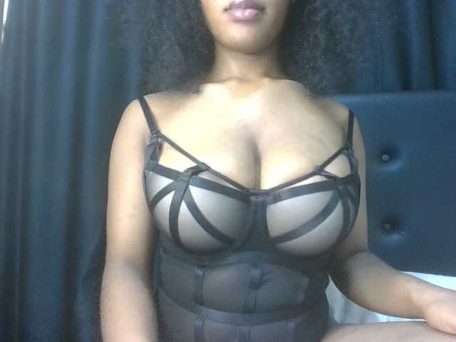 Sweet-Aura's BongaCams show and profile