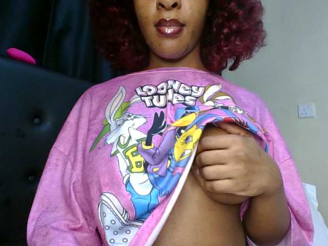 Sweet-Aura live cam on BongaCams