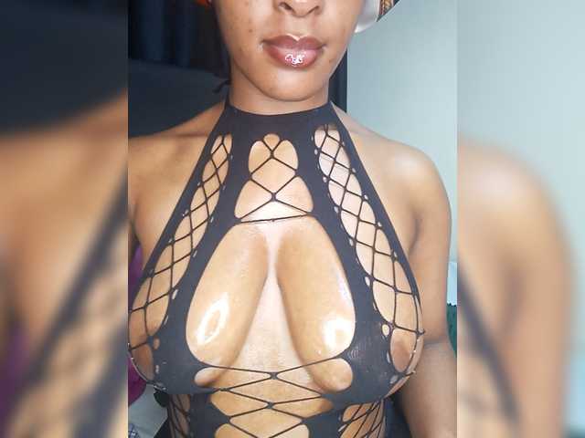 Sweet-Aura live cam on BongaCams
