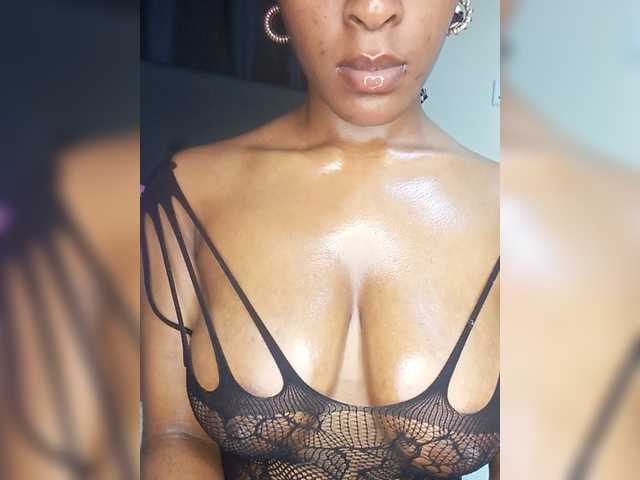 Sweet-Aura live cam on BongaCams