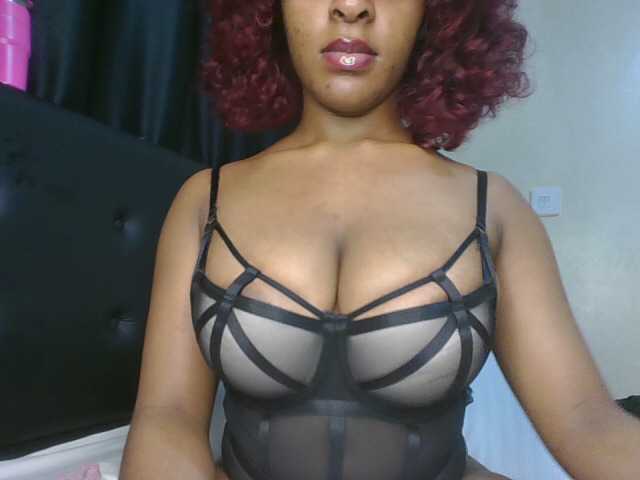 Sweet-Aura live cam on BongaCams