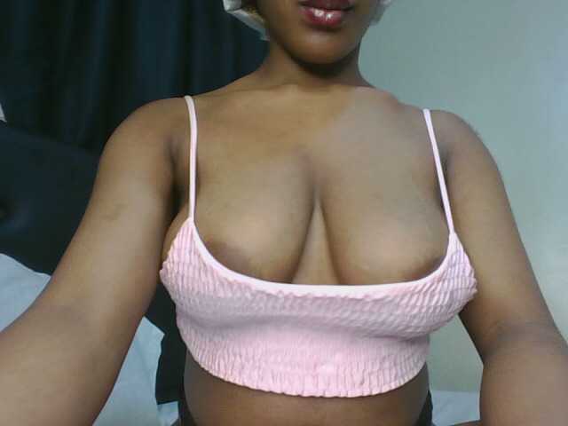 Sweet-Aura live cam on BongaCams
