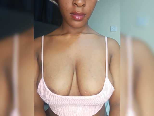 Sweet-Aura live cam on BongaCams