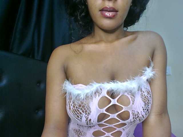 Sweet-Aura live cam on BongaCams