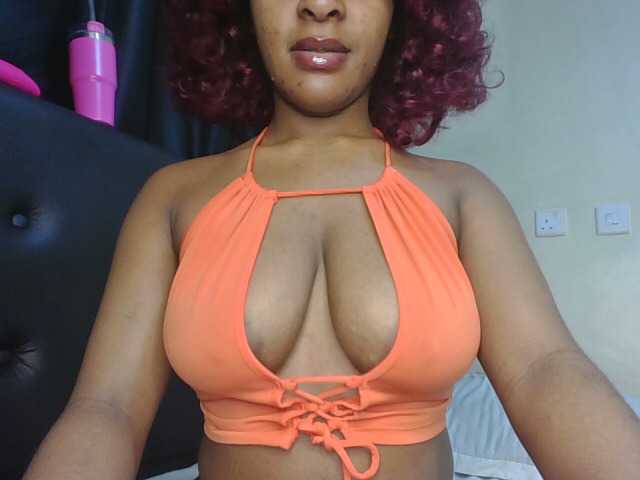 Sweet-Aura live cam on BongaCams