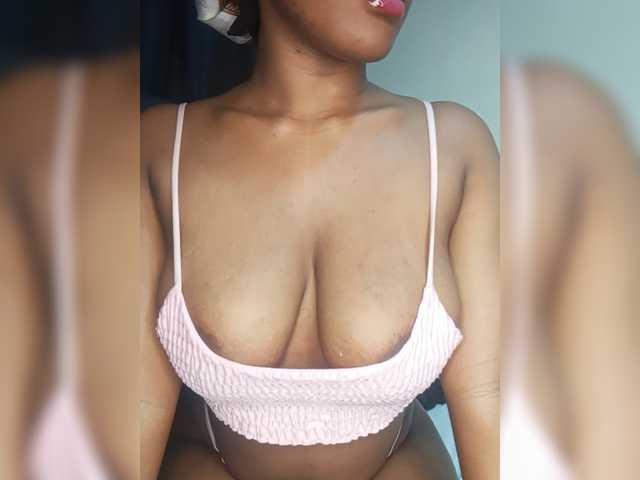 Sweet-Aura live cam on BongaCams
