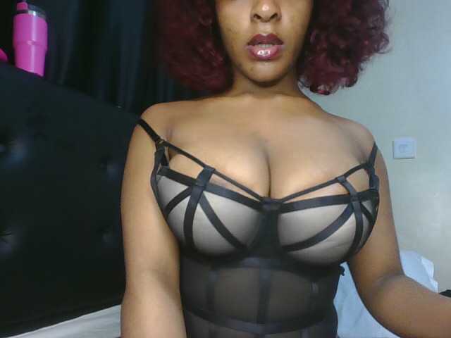 Sweet-Aura live cam on BongaCams
