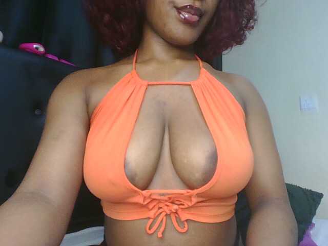 Sweet-Aura live cam on BongaCams