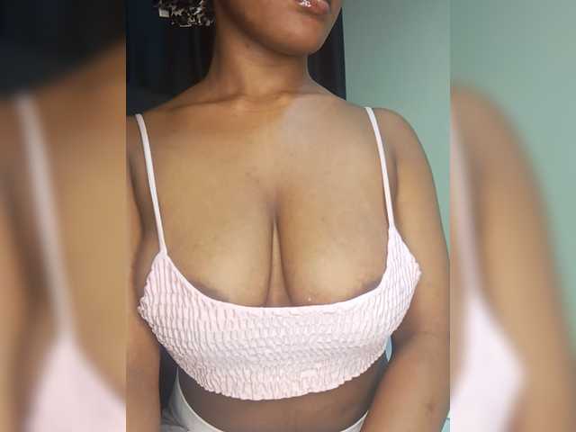 Sweet-Aura live cam on BongaCams