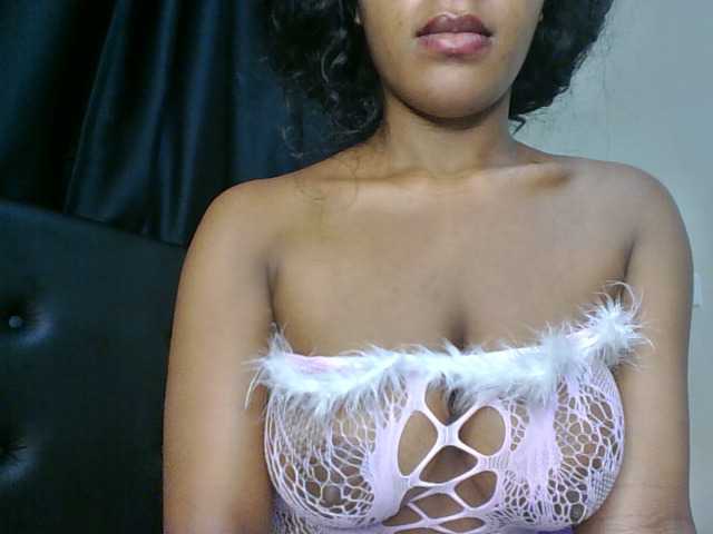 Sweet-Aura live cam on BongaCams