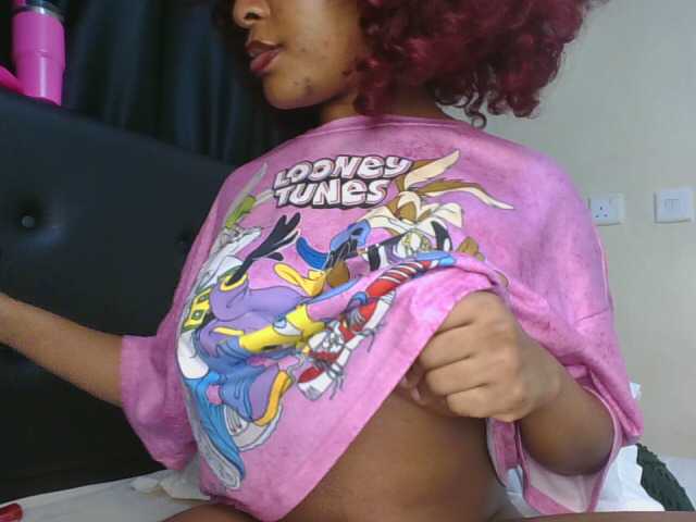 Sweet-Aura live cam on BongaCams