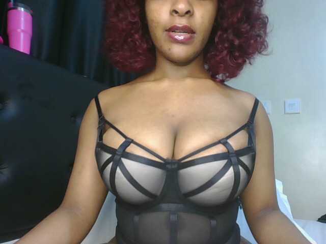 Sweet-Aura live cam on BongaCams