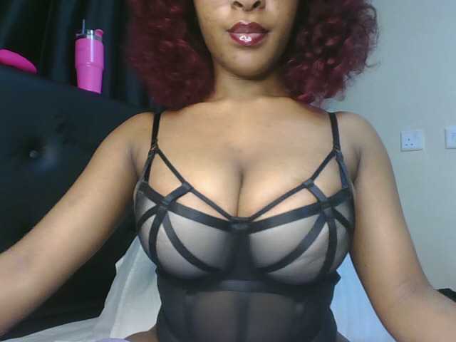 Sweet-Aura live cam on BongaCams