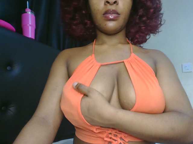Sweet-Aura live cam on BongaCams