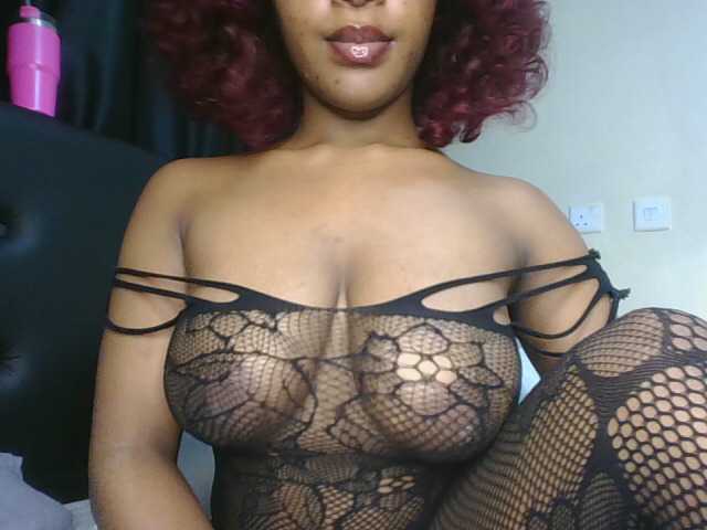 Sweet-Aura live cam on BongaCams