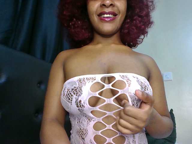 Sweet-Aura live cam on BongaCams