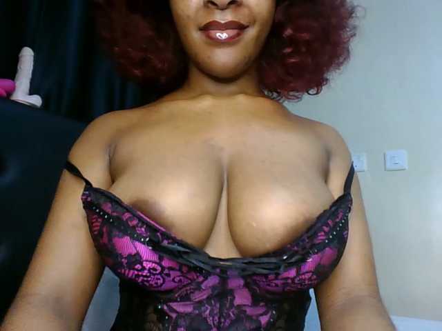 Sweet-Aura live cam on BongaCams