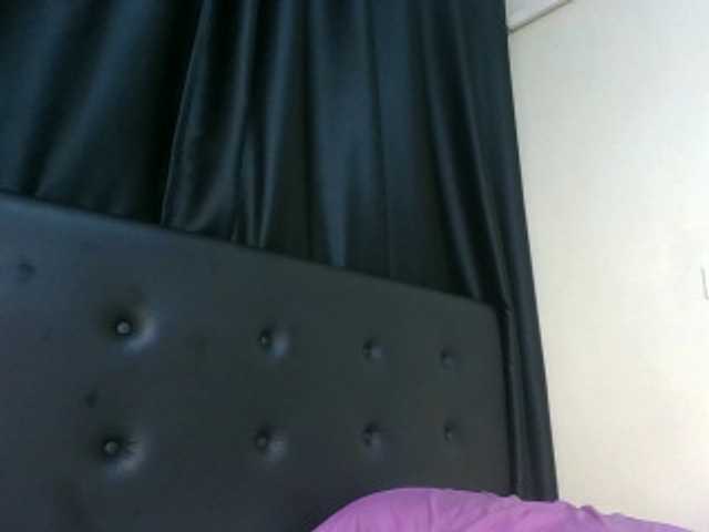 Sweet-Aura live cam on BongaCams