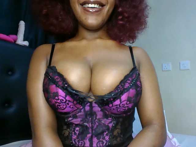 Sweet-Aura live cam on BongaCams