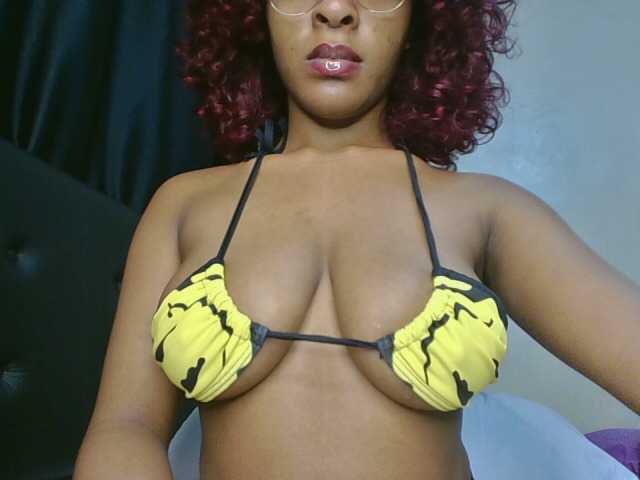 Sweet-Aura live cam on BongaCams