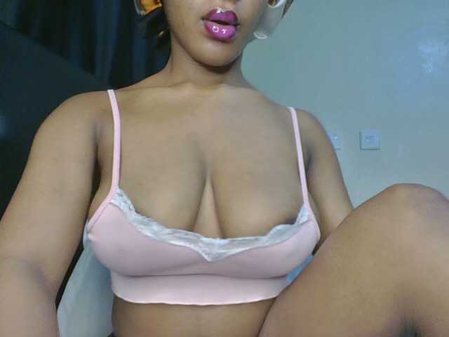 vickyprettyboobs webcam bongacams model stream image