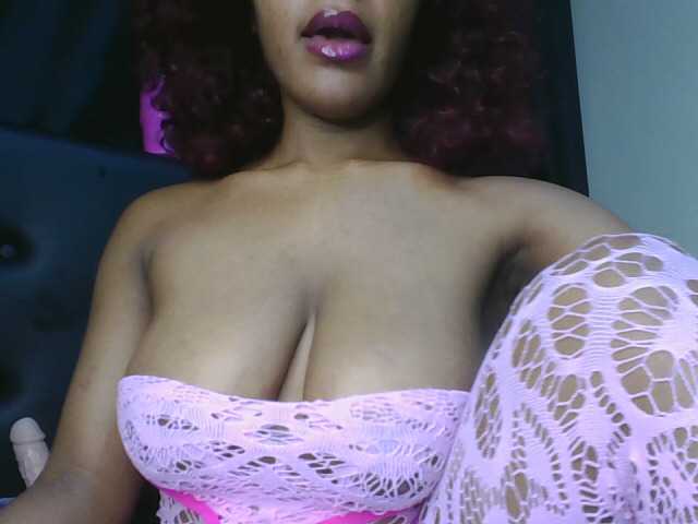 Sweet-Aura live cam on BongaCams