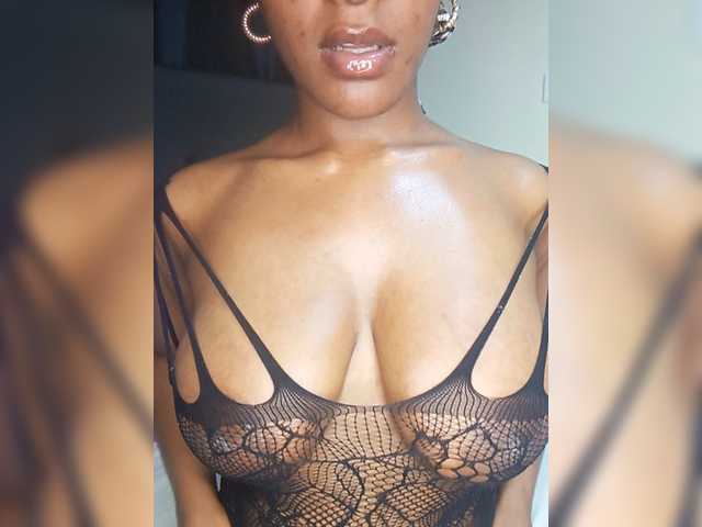Sweet-Aura live cam on BongaCams