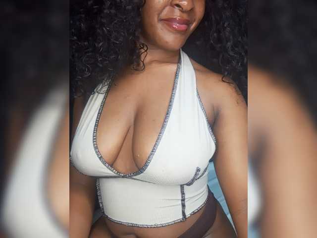 Sweet-Aura live cam on BongaCams