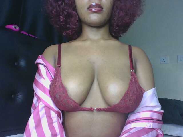 Sweet-Aura live cam on BongaCams