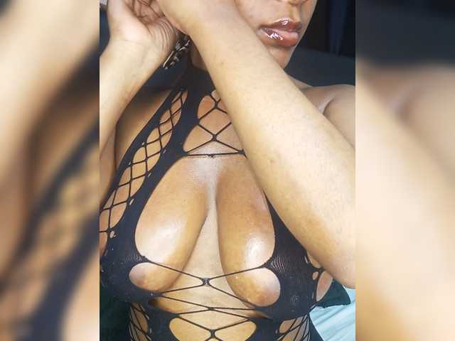 Sweet-Aura live cam on BongaCams