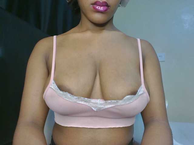 Sweet-Aura live cam on BongaCams