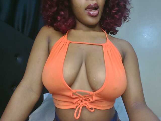 Sweet-Aura live cam on BongaCams