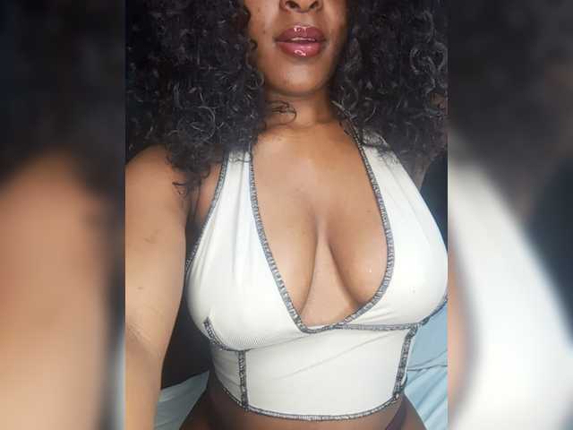 Sweet-Aura live cam on UnifiedCams