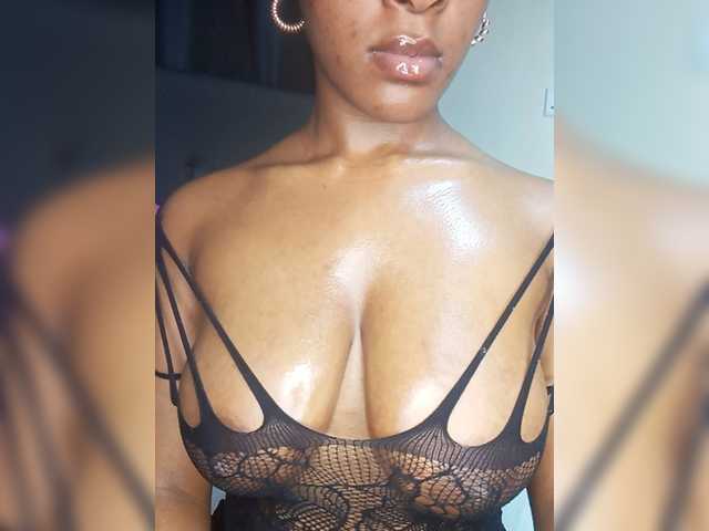 Sweet-Aura live cam on BongaCams
