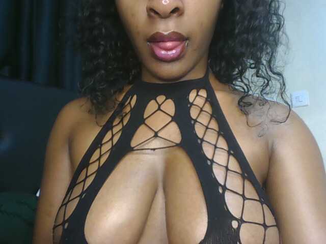 Sweet-Aura live cam on BongaCams