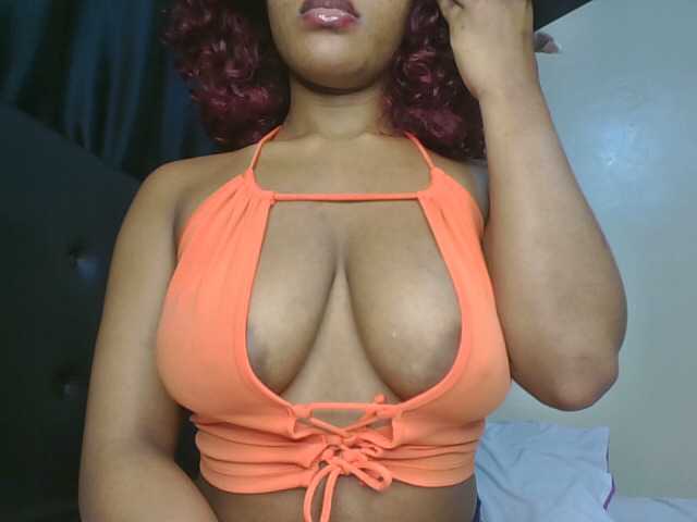 Sweet-Aura live cam on BongaCams