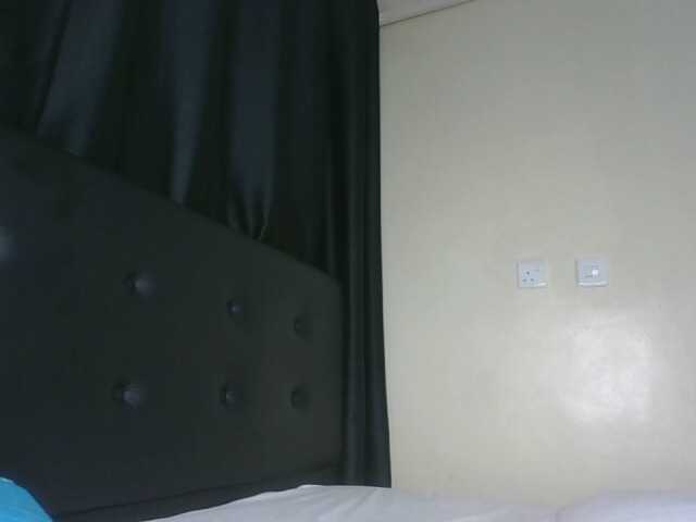 Sweet-Aura live cam on BongaCams