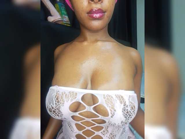 Sweet-Aura live cam on BongaCams