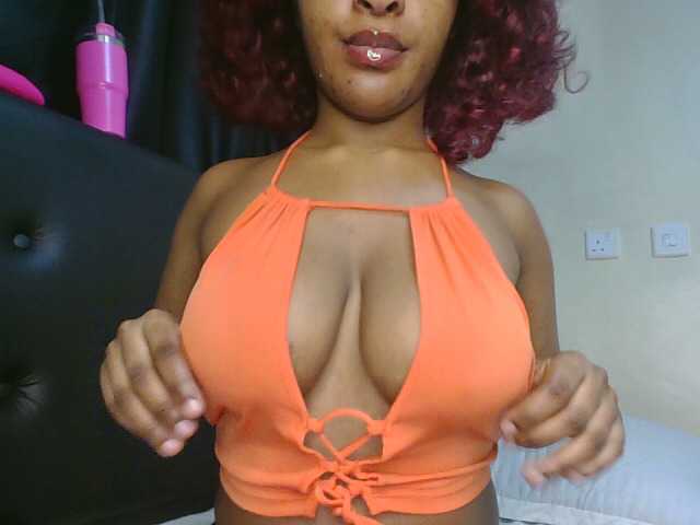 Sweet-Aura live cam on BongaCams