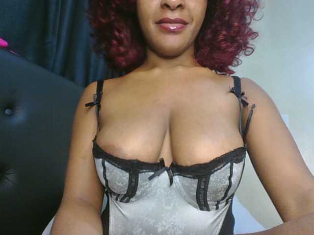 Sweet-Aura live cam on BongaCams