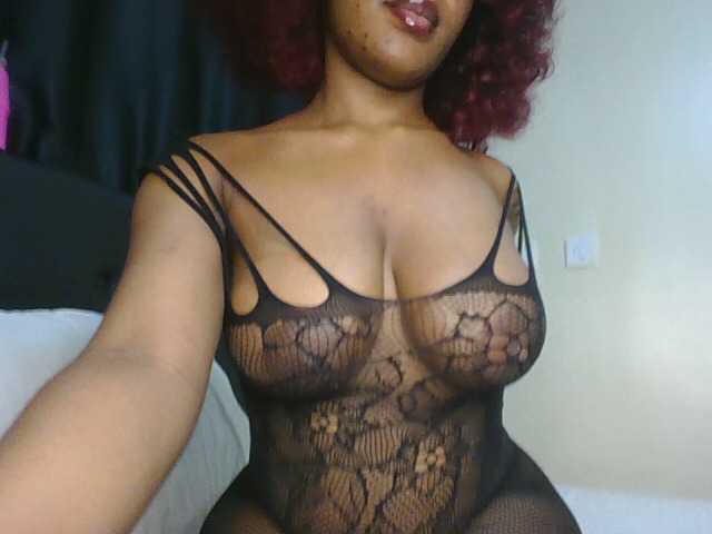 Sweet-Aura live cam on BongaCams