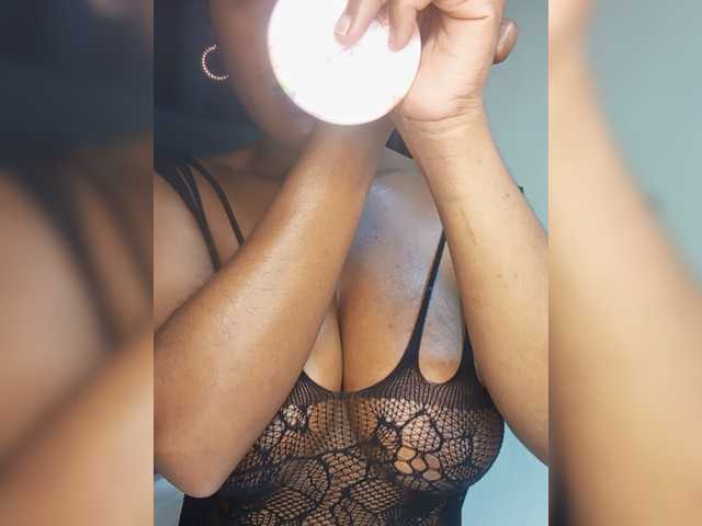 Sweet-Aura live webcam show