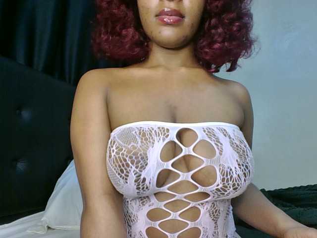 Sweet-Aura live cam on BongaCams